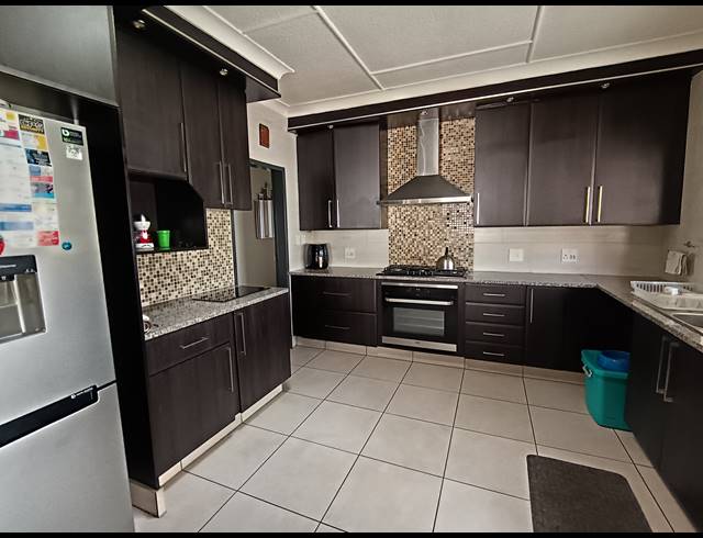 3 BEDROOM HOUSE FOR SALE IN SOUTH CREST